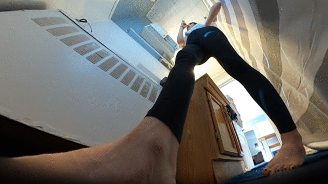 Note: This is a VR360 Clip

Unaware of your presence, Lauren Ashlyn walks into the bathroom to brush her teeth. Fearing for your life, you stay put and avoid running away as to not draw attention to yourself. Soon enough, Lauren is walking around aimlessly and eventually spots you on the floor, disposing of you just as quickly as she discovered you.

Shot in 60fps slow motion. There is some splitting on the floor when Lauren looms above you.