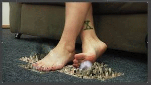 Sinn Sage brings the city to her instead of going out and finding them. She finds a gun that transports tiny cities to her, and for the first part, she doesn't even know they're down there. And when she does find out... there's a new goddess in town.
